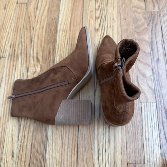 NWT Steve Madden Brown Suede Ankle Booties - Picture 3 of 6